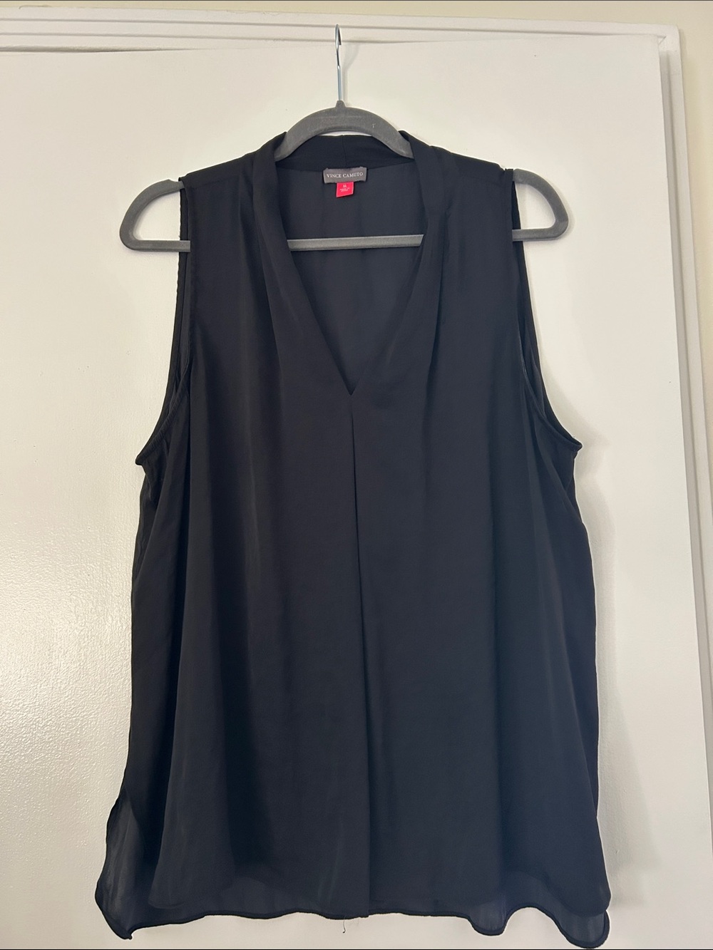 Vince Camuto Black Sleeveless V-Neck Camisole